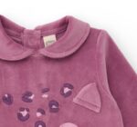 Tutina felpata per bambina colore viola con disegno di faccina di gattino - immagine 3